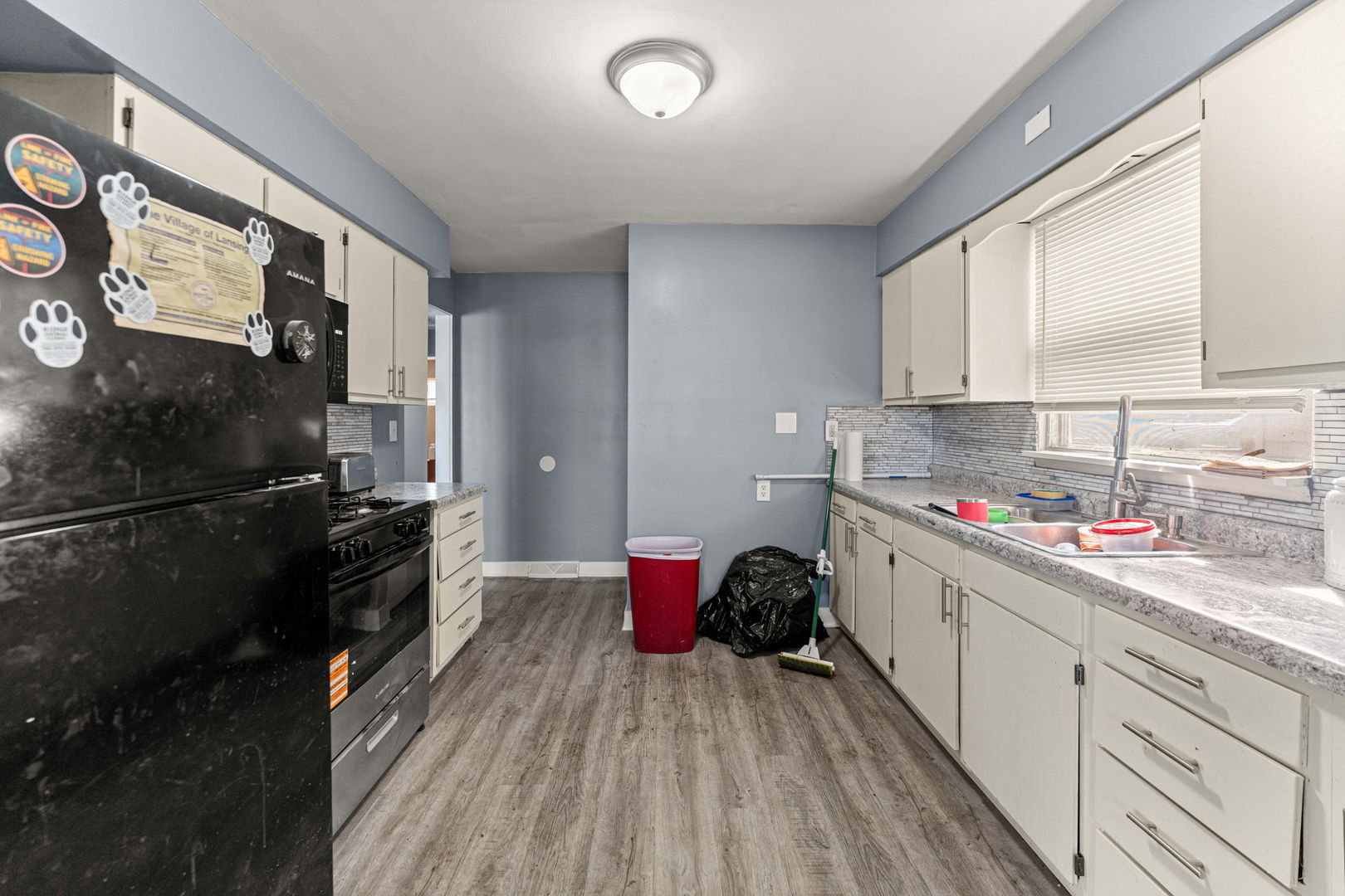 17831 Community Street Property Photo 9