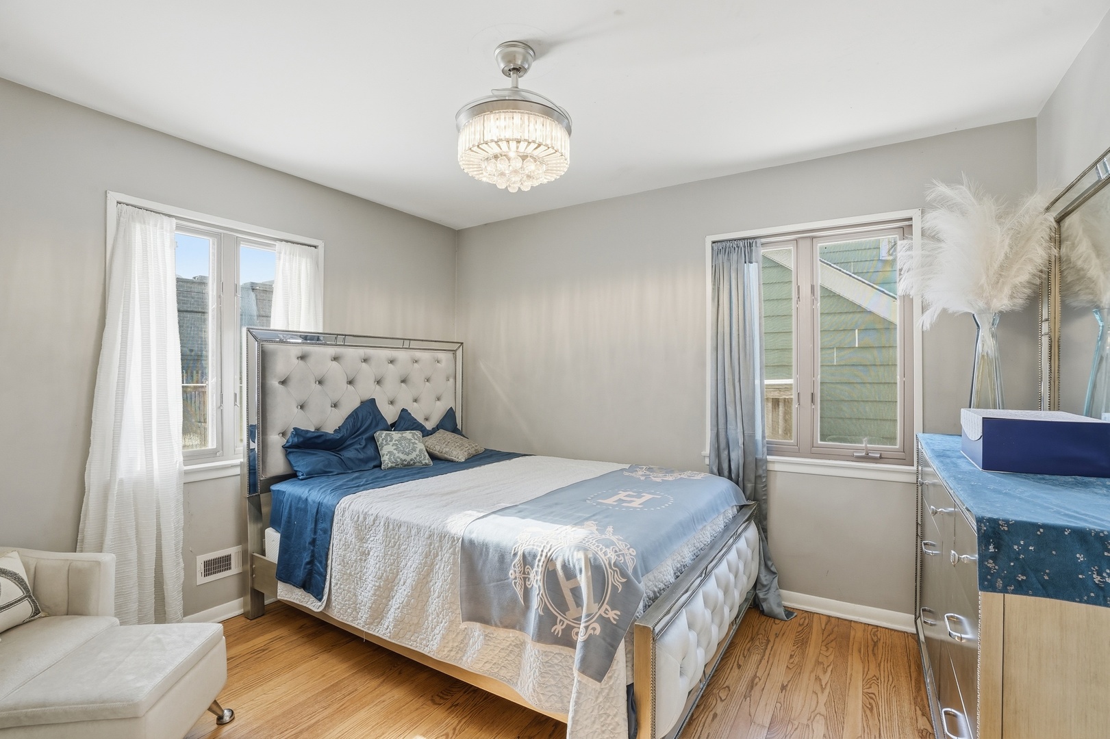 537 E 161st Place Property Photo 10