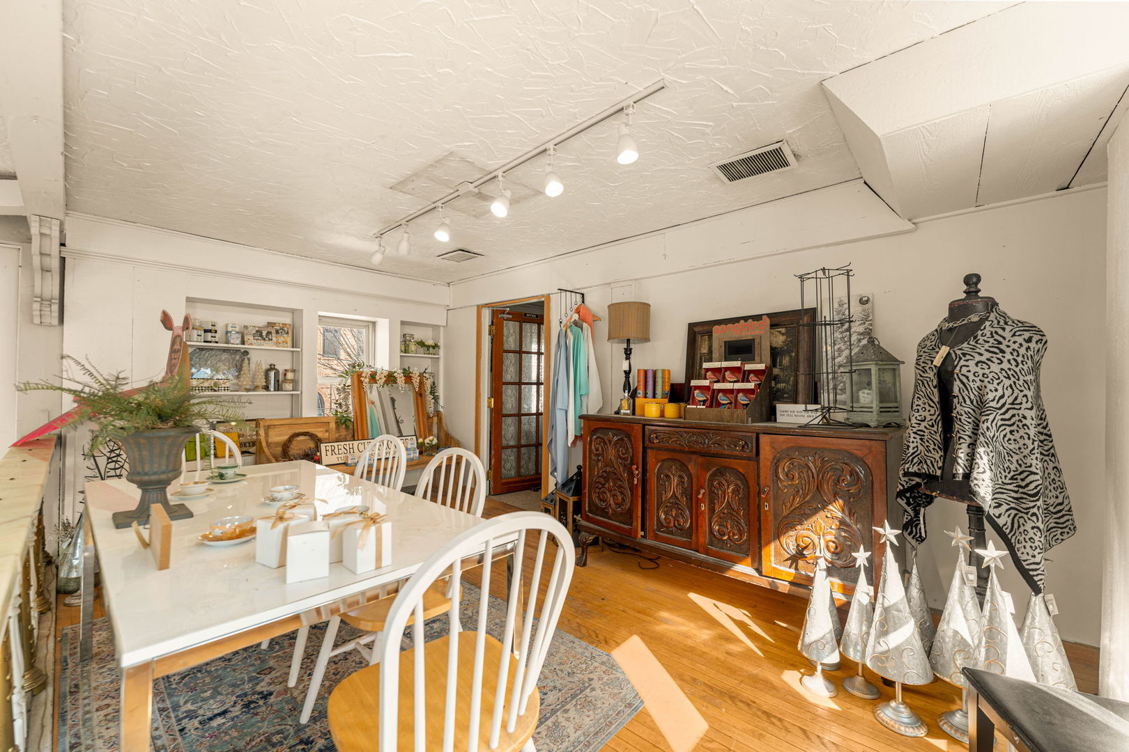 201 S Cook Street Property Photo 8