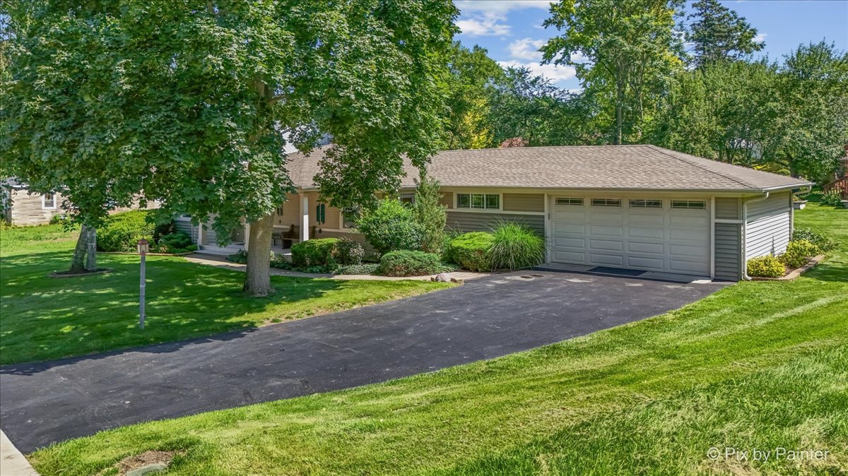 418 Lake Shore Boulevard Property Photo 3