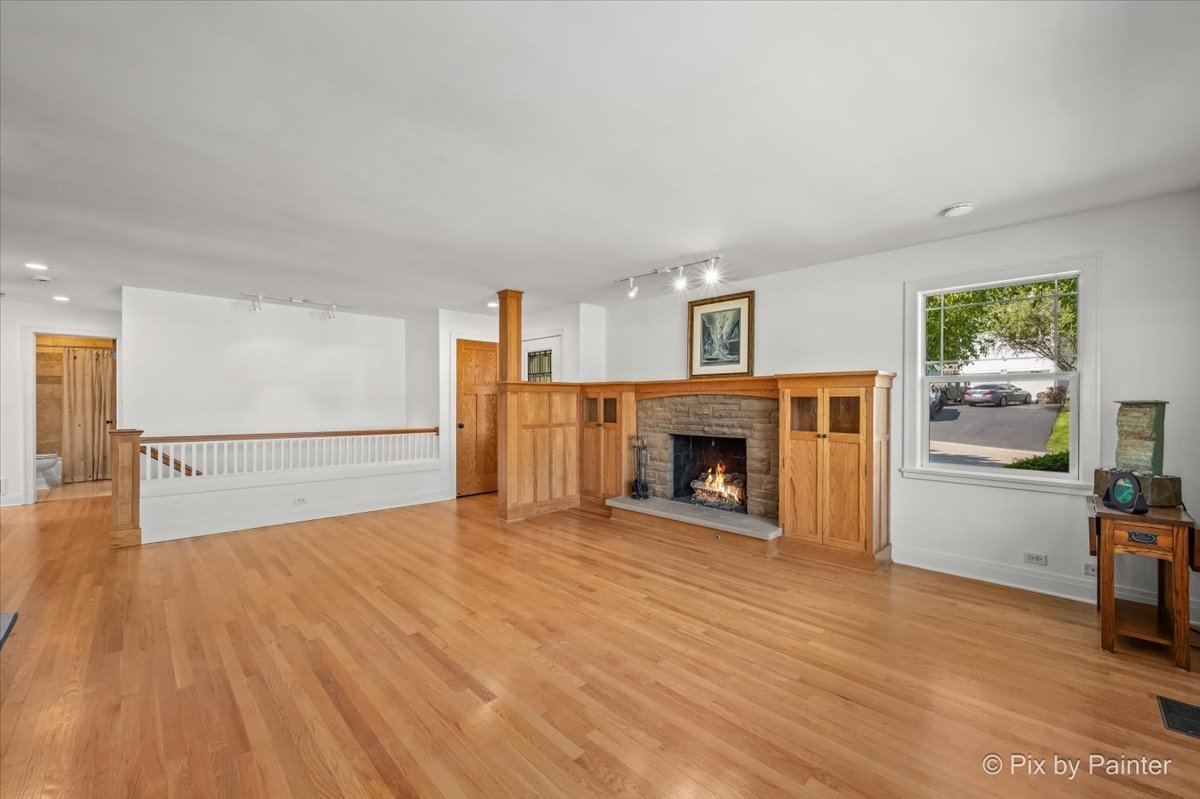 418 Lake Shore Boulevard Property Photo 6