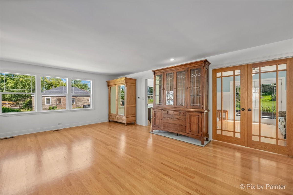 418 Lake Shore Boulevard Property Photo 8
