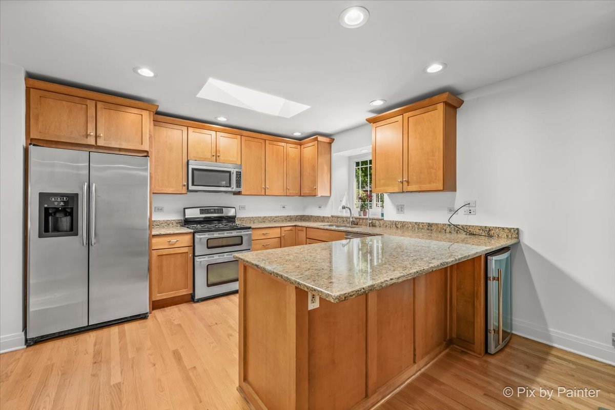 418 Lake Shore Boulevard Property Photo 9