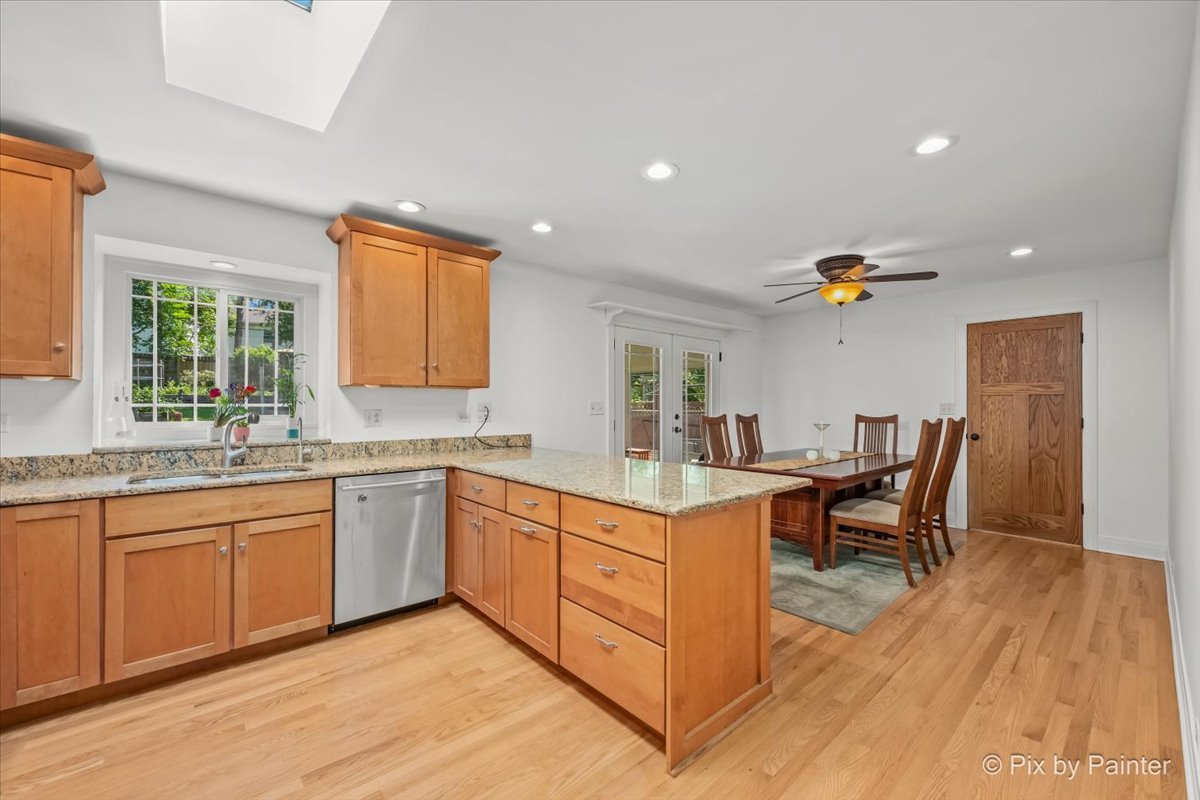 418 Lake Shore Boulevard Property Photo 10