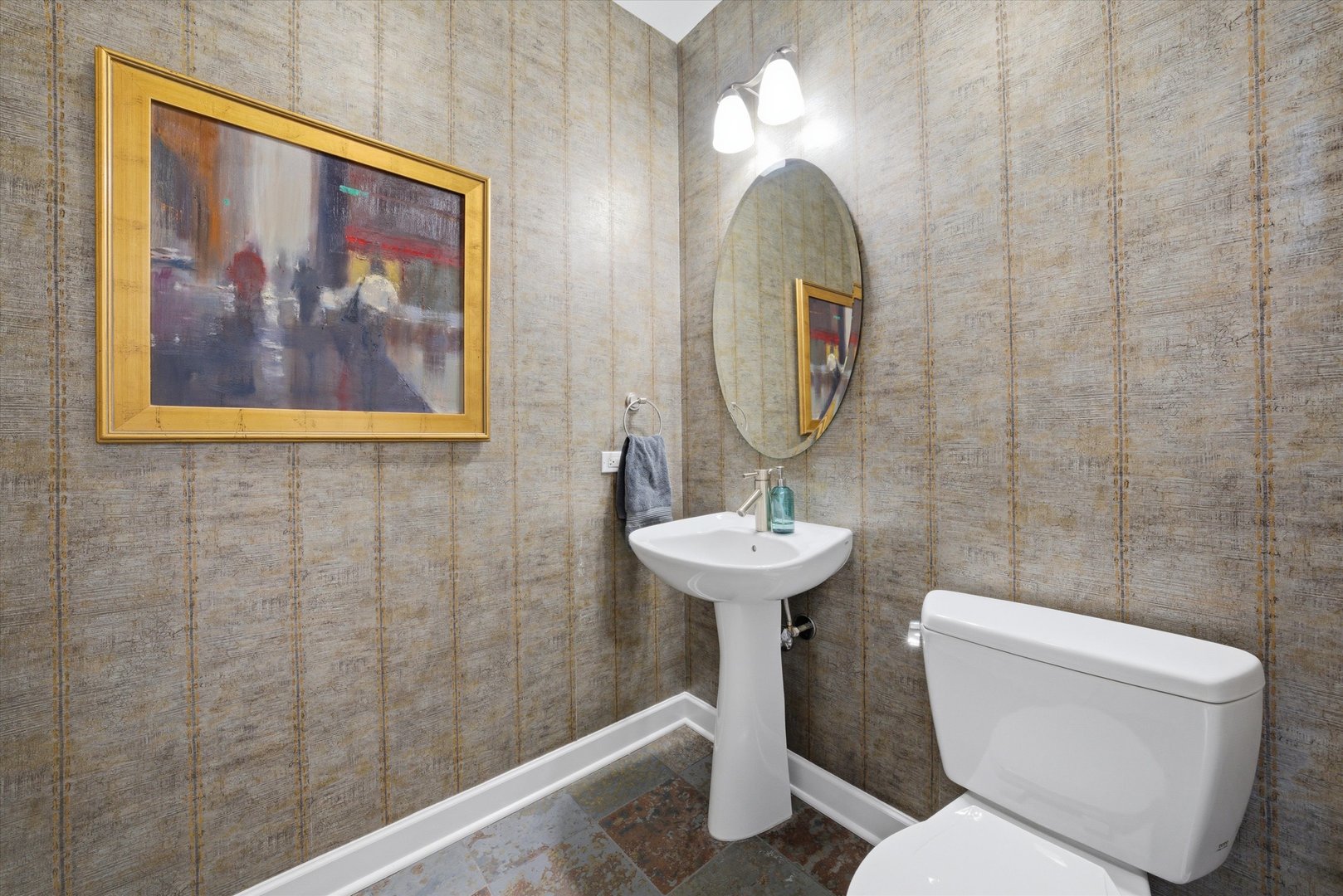 225 N Columbus Drive 7201 Property Photo 12