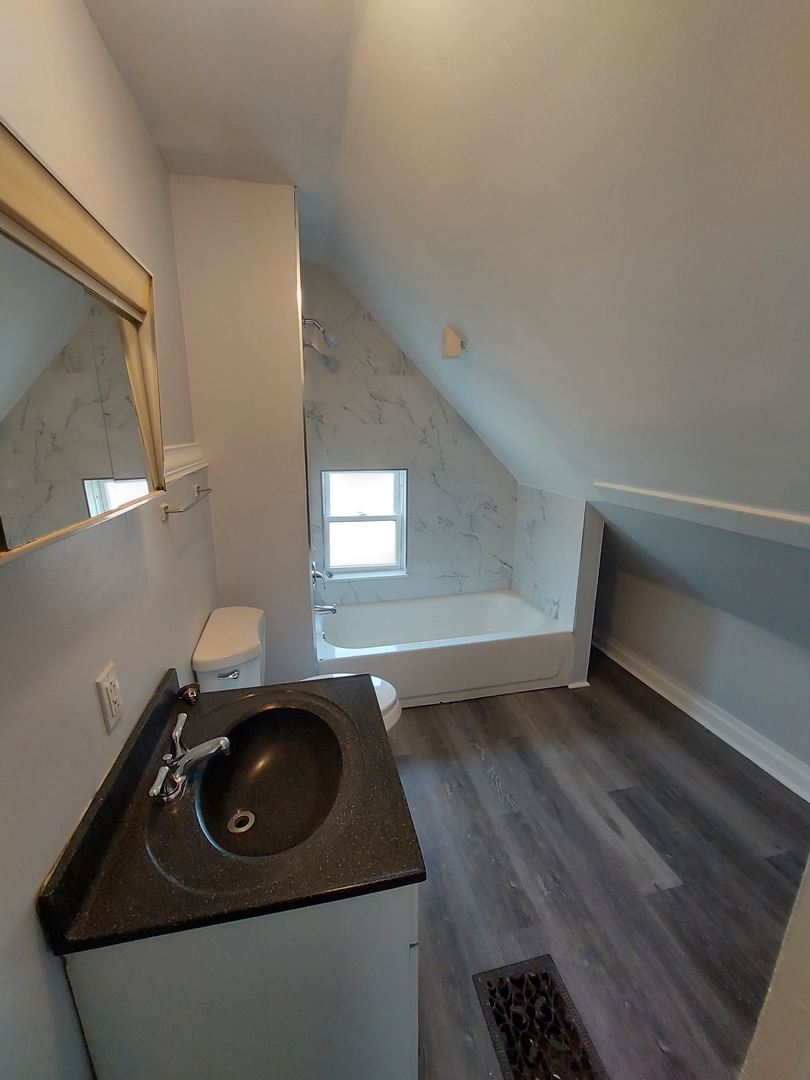 1009 Garnett Place 2 Property Photo 5