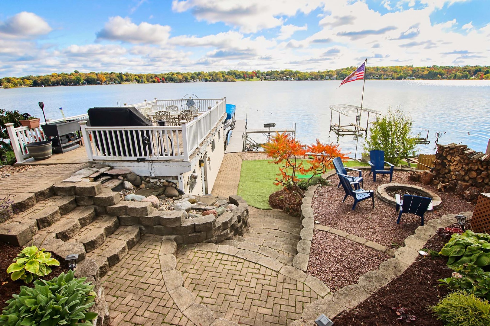3704 W Lake Shore Drive Property Photo 2