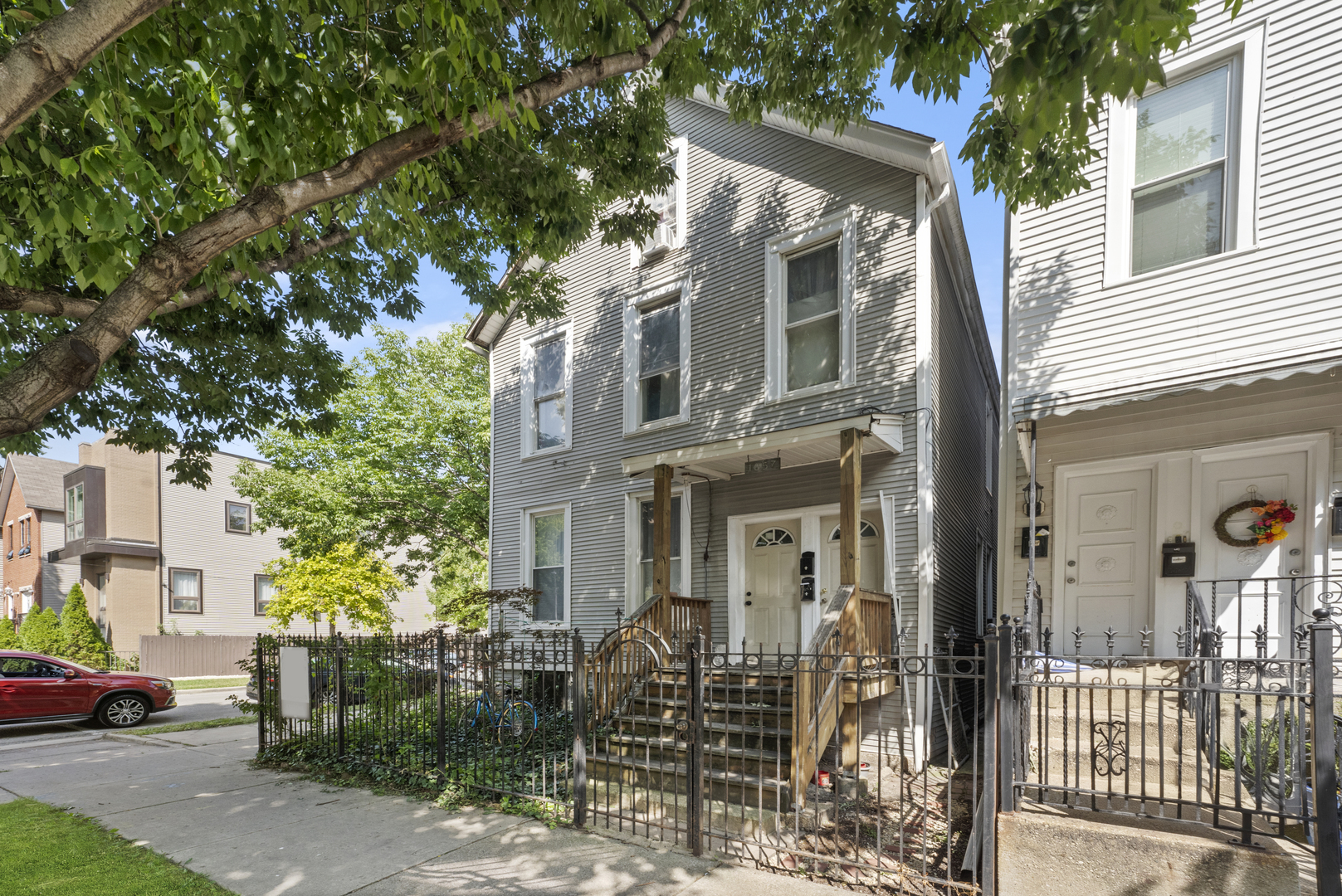 1657 N Artesian Avenue Property Photo 1