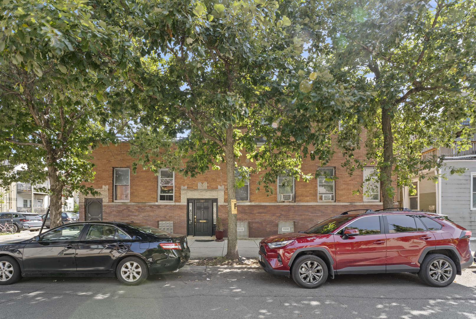 1657 N Artesian Avenue Property Photo 8