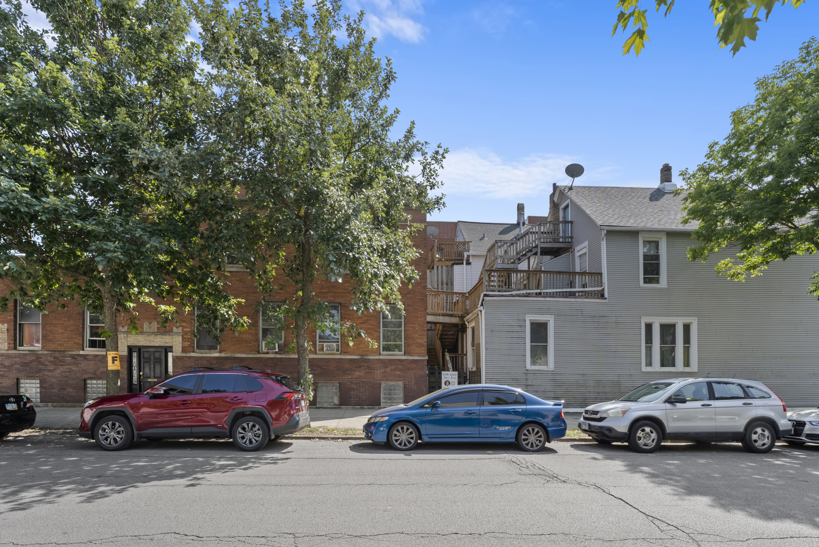 1657 N Artesian Avenue Property Photo 9