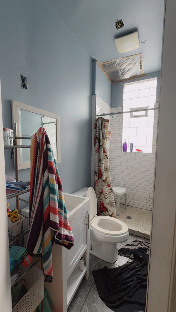 1657 N Artesian Avenue Property Photo 16