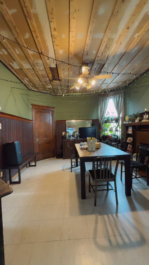 1657 N Artesian Avenue Property Photo 22