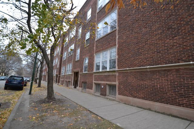 1917 W Winnemac Avenue 2 Property Photo 1