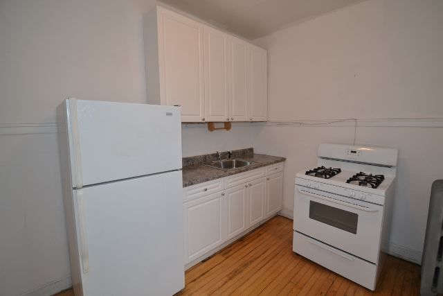 1917 W Winnemac Avenue 2 Property Photo 2