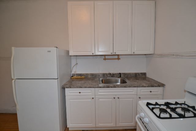 1917 W Winnemac Avenue 2 Property Photo 3