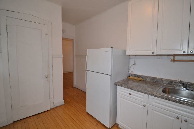1917 W Winnemac Avenue 2 Property Photo 4