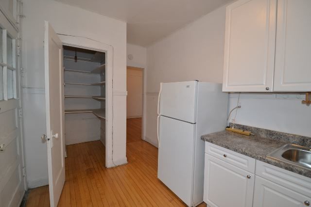 1917 W Winnemac Avenue 2 Property Photo 6