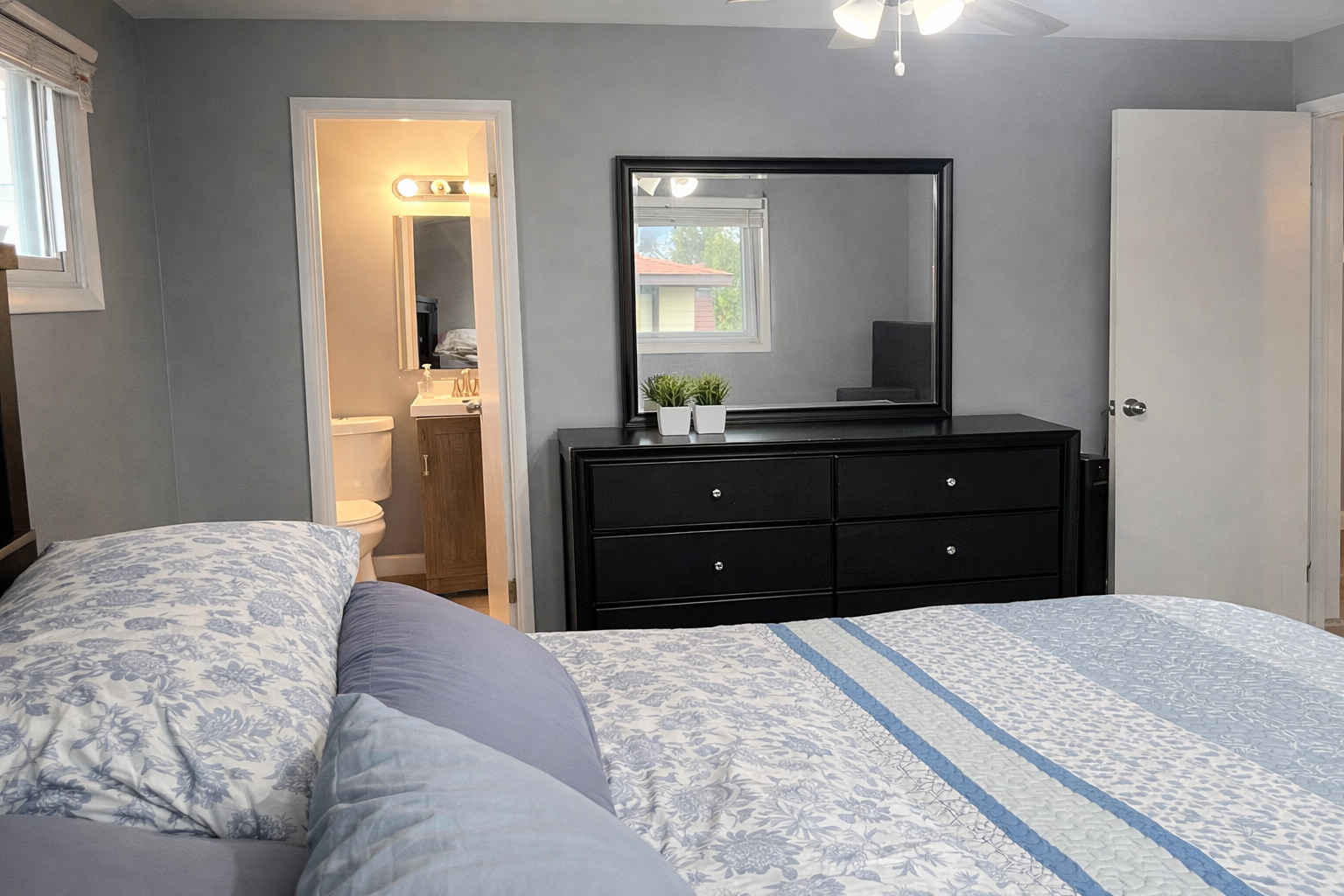 1377 Greenbay Avenue Property Photo 8