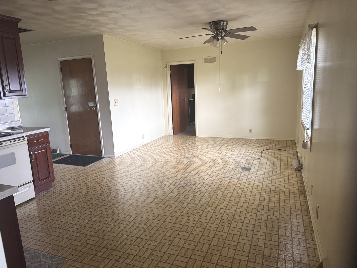 100 Hazelwood Drive Property Photo 8