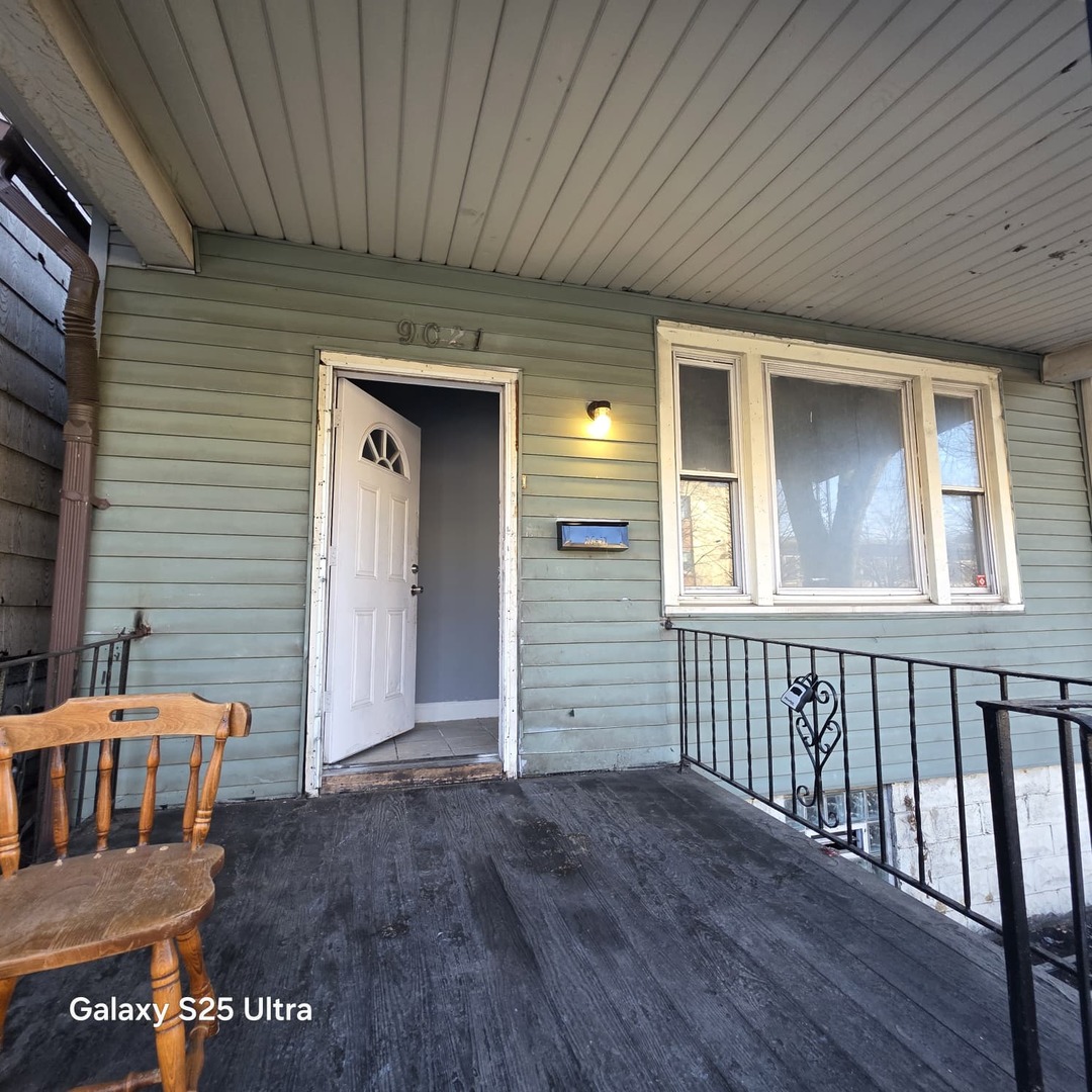 9021 S Exchange Avenue Property Photo 2