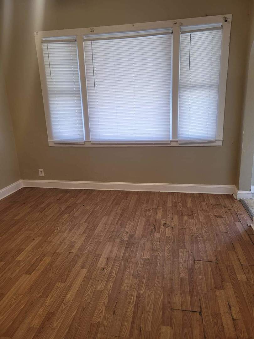 9021 S Exchange Avenue Property Photo 5