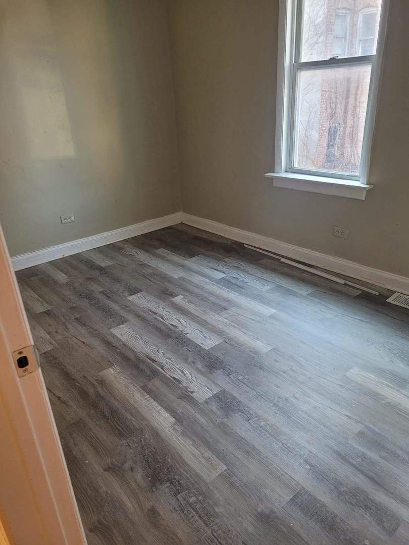 9021 S Exchange Avenue Property Photo 6