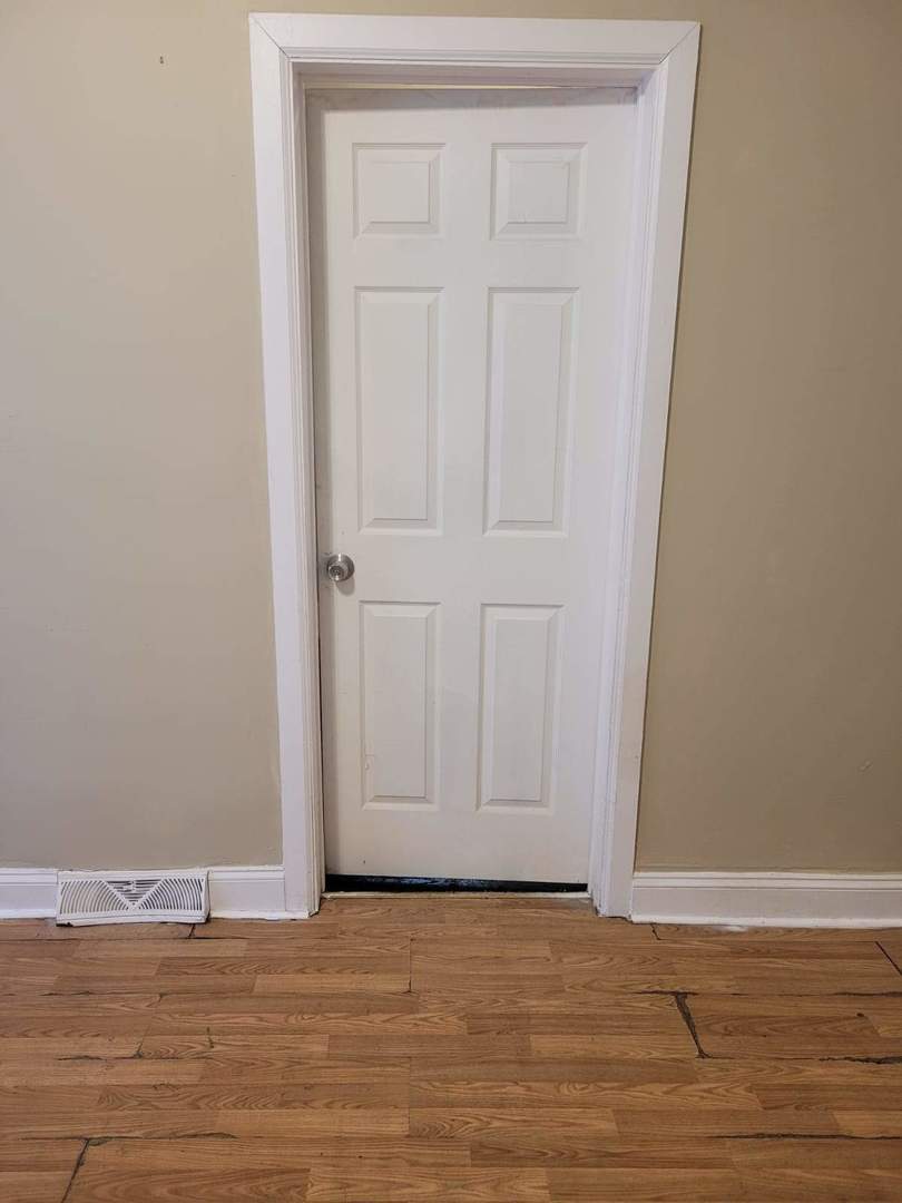 9021 S Exchange Avenue Property Photo 7