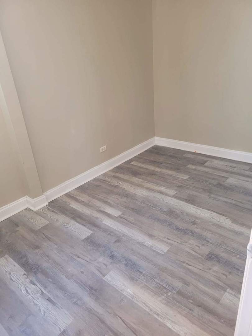 9021 S Exchange Avenue Property Photo 9