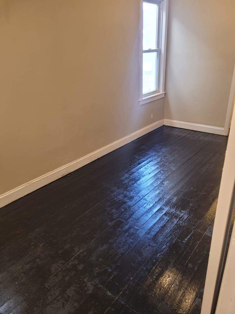 9021 S Exchange Avenue Property Photo 10