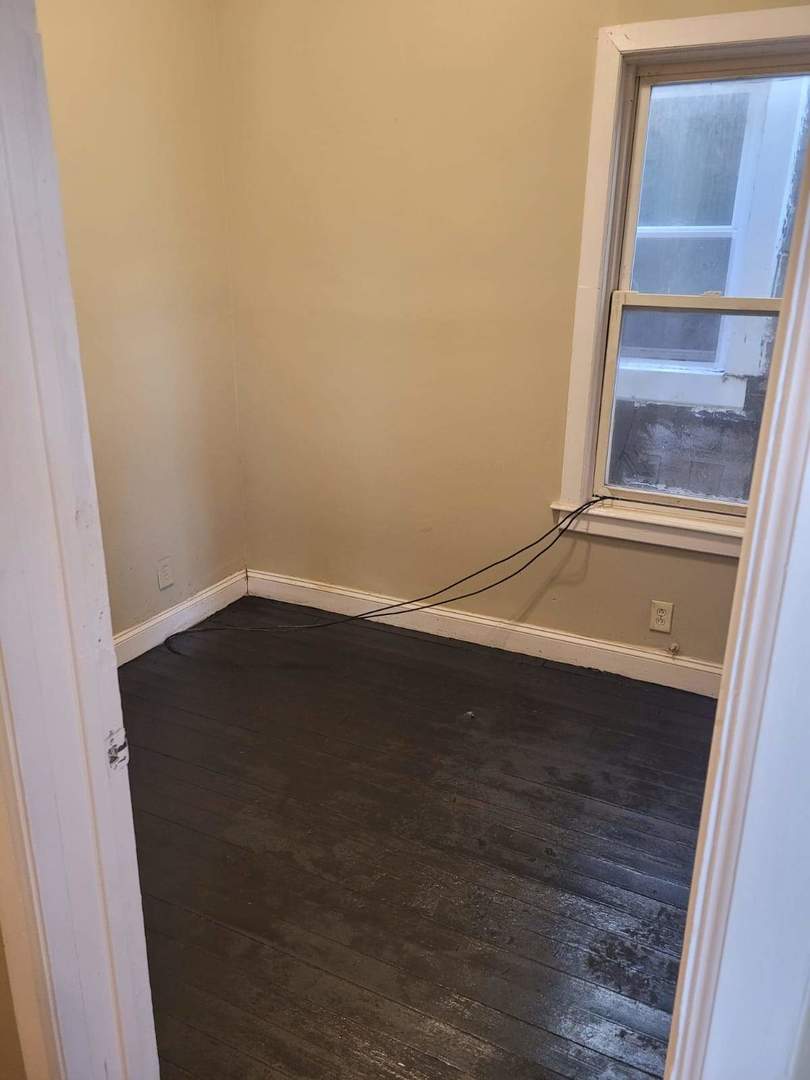 9021 S Exchange Avenue Property Photo 11