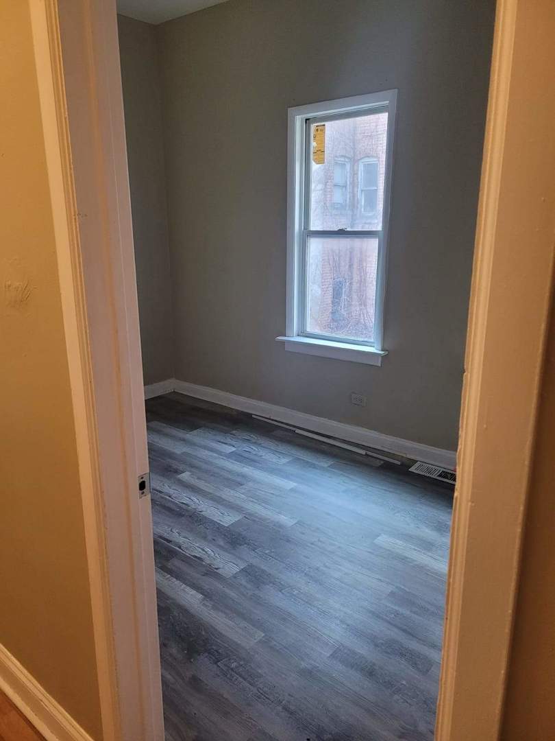 9021 S Exchange Avenue Property Photo 12