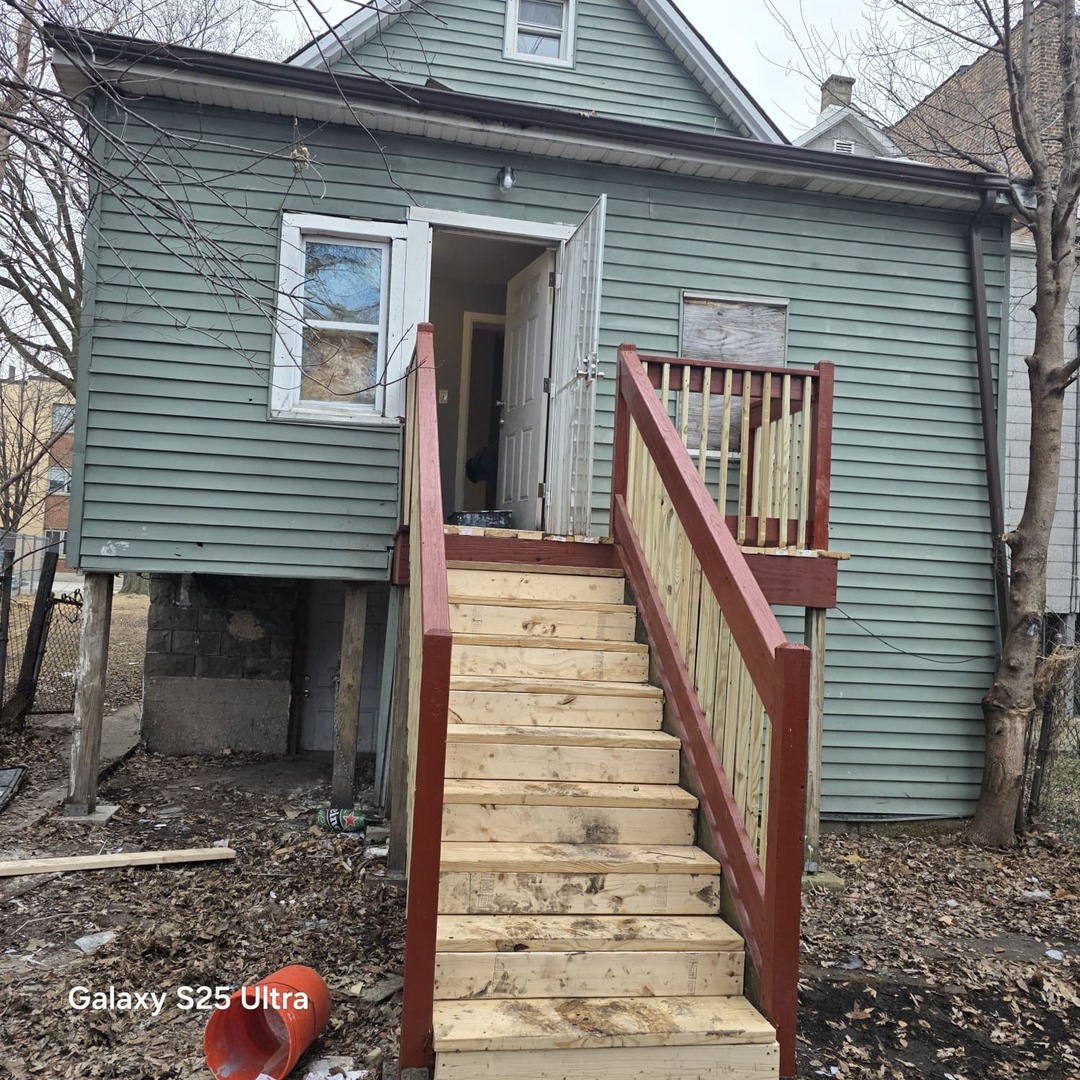 9021 S Exchange Avenue Property Photo 13