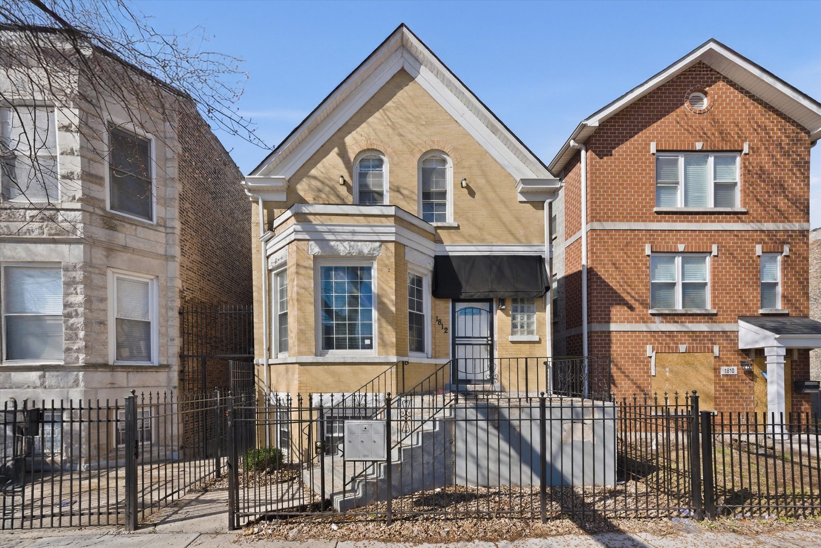 1812 S Hamlin Avenue Property Photo 2