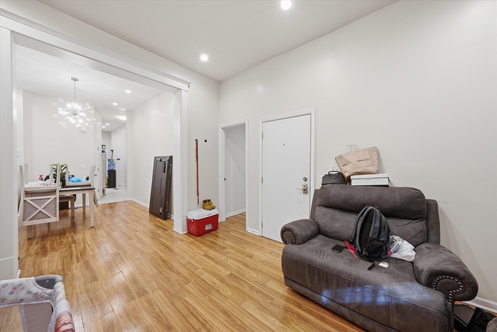 1812 S Hamlin Avenue Property Photo 6
