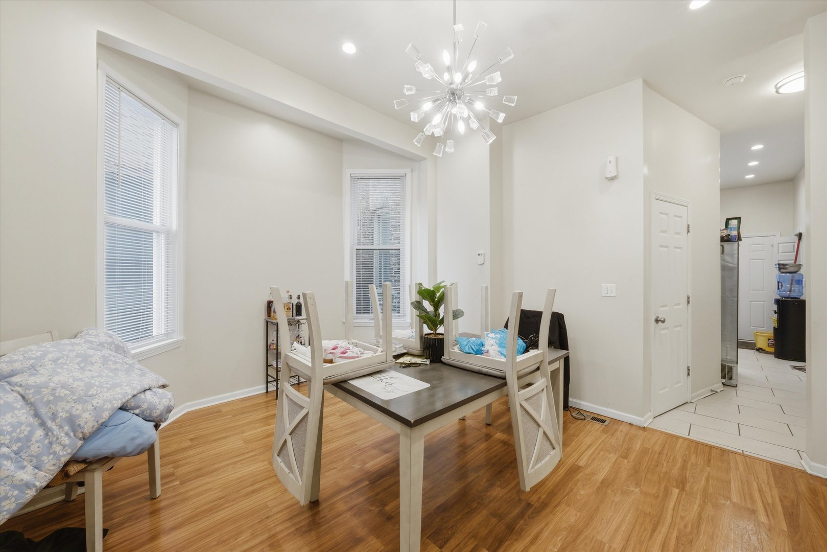 1812 S Hamlin Avenue Property Photo 8