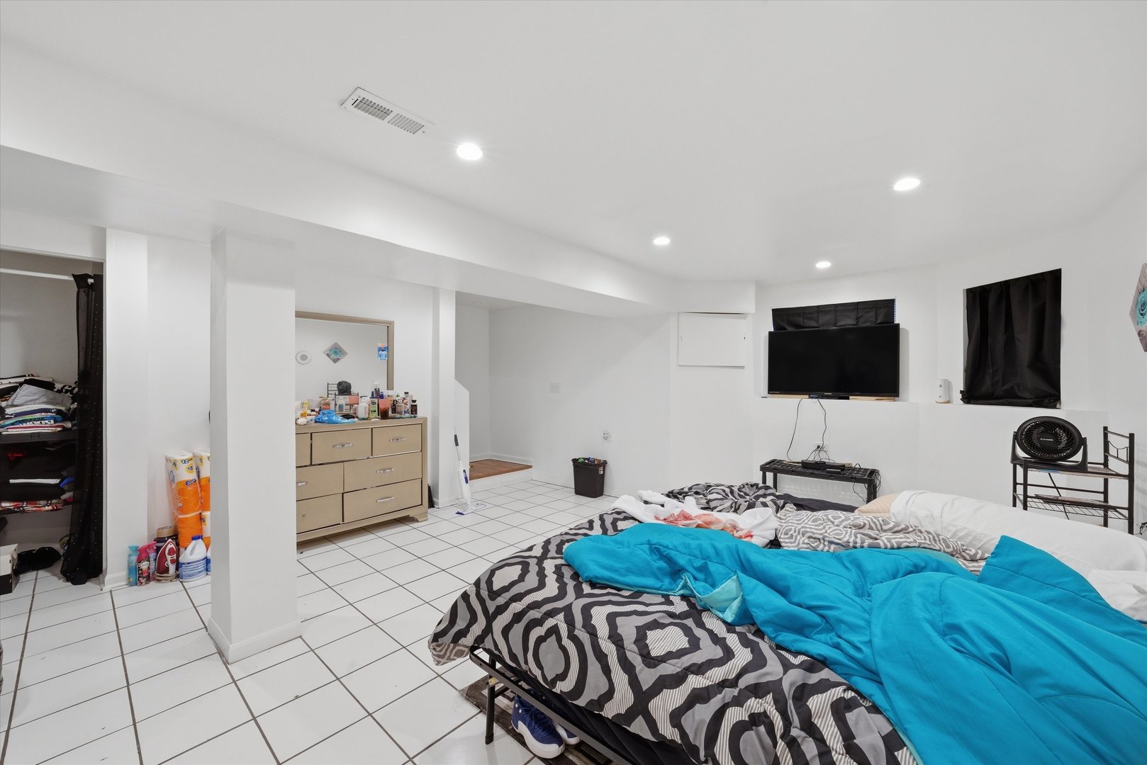 1812 S Hamlin Avenue Property Photo 16