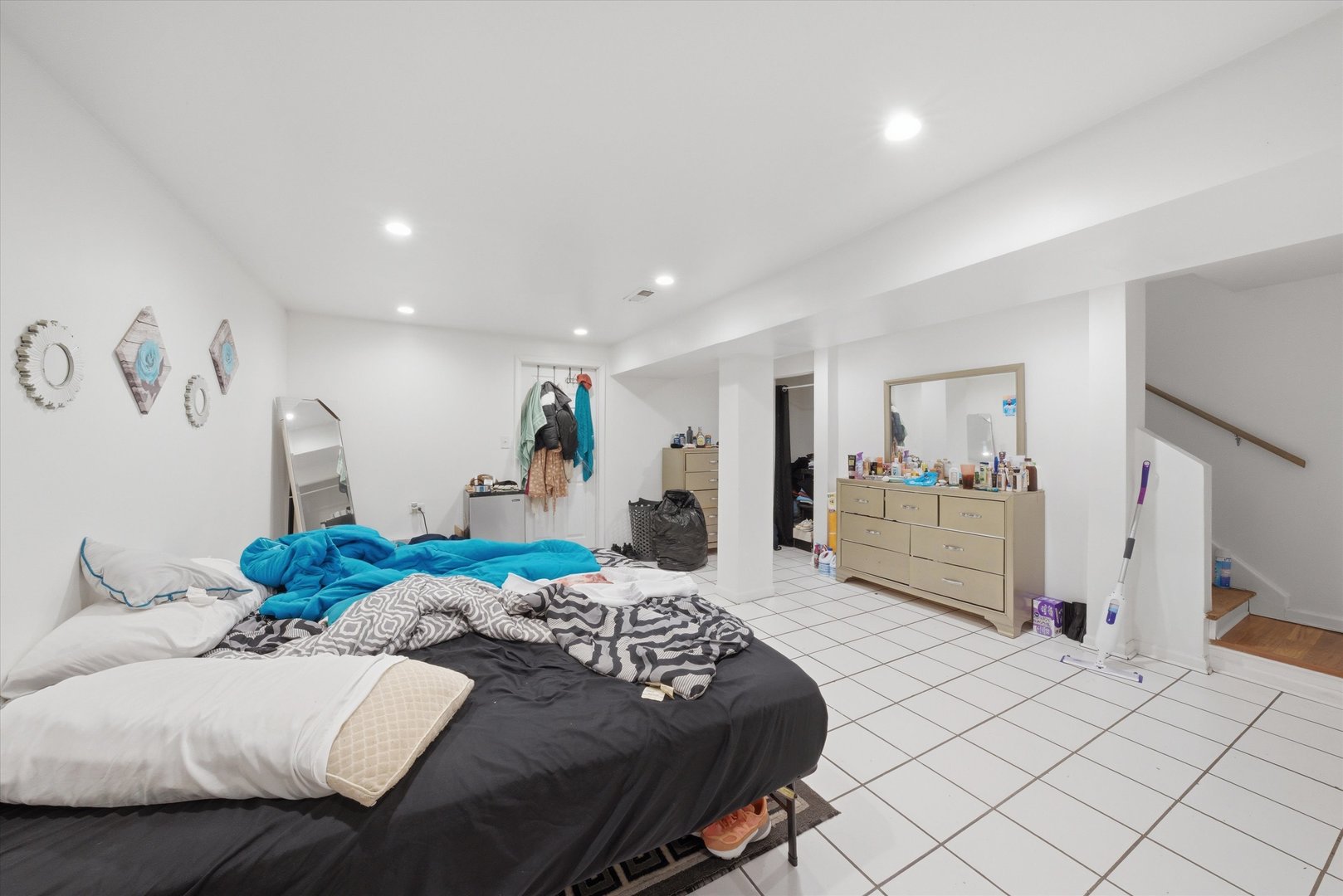 1812 S Hamlin Avenue Property Photo 18