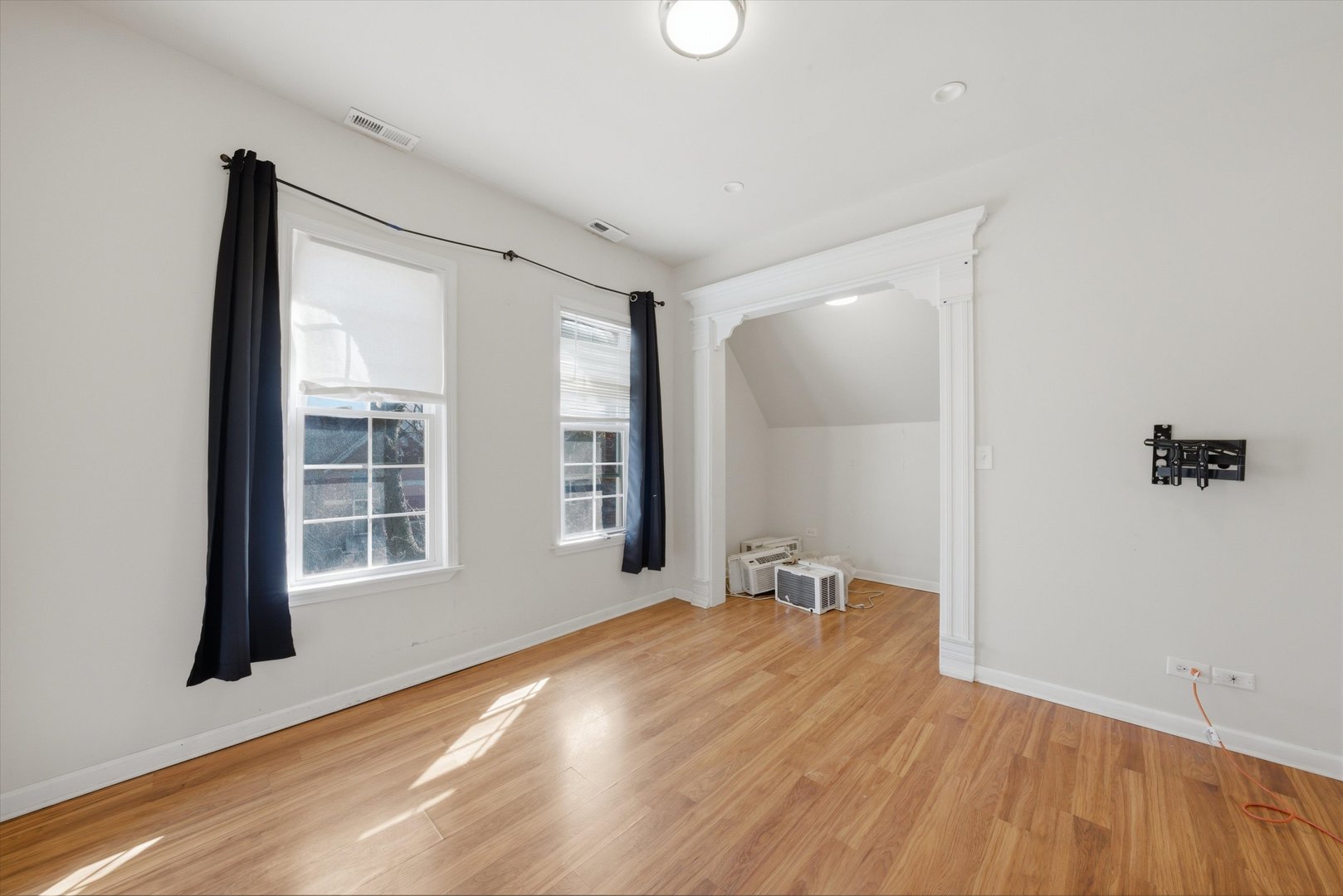 1812 S Hamlin Avenue Property Photo 19