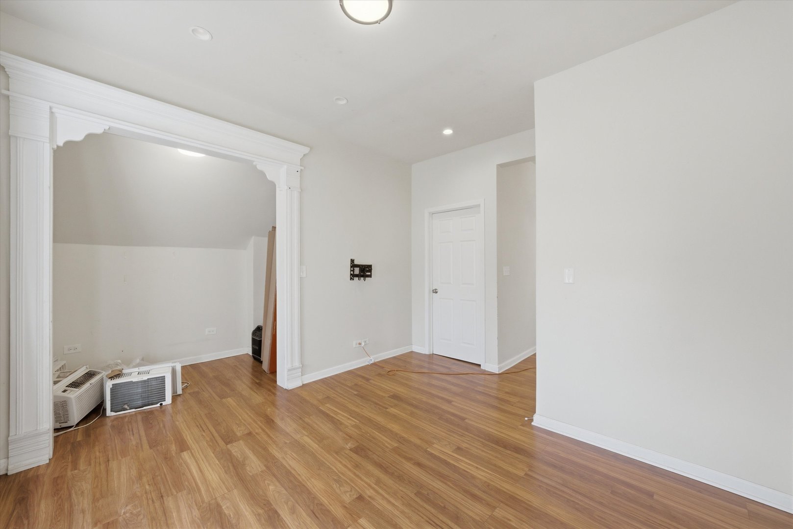1812 S Hamlin Avenue Property Photo 20