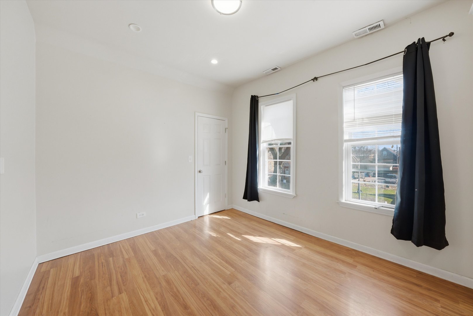 1812 S Hamlin Avenue Property Photo 22