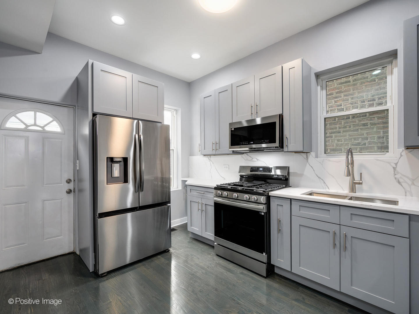 4530 W Maypole Avenue Property Photo 8