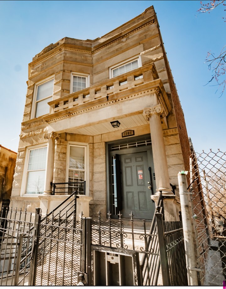 1306 S Central Park Avenue Property Photo 1