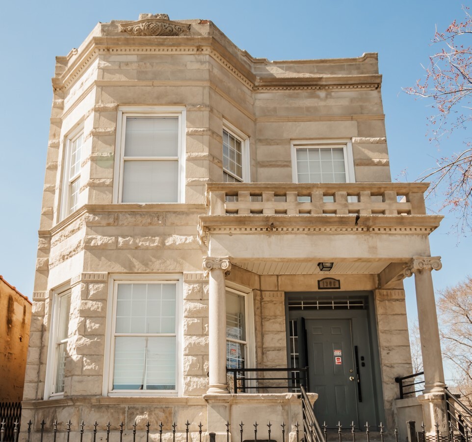 1306 S Central Park Avenue Property Photo 2