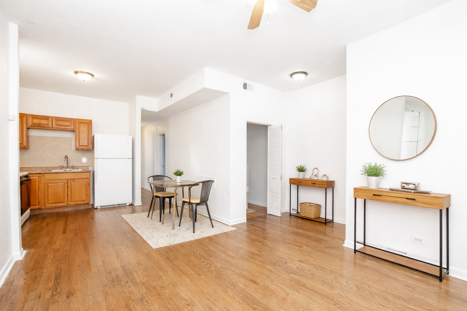 1306 S Central Park Avenue Property Photo 3
