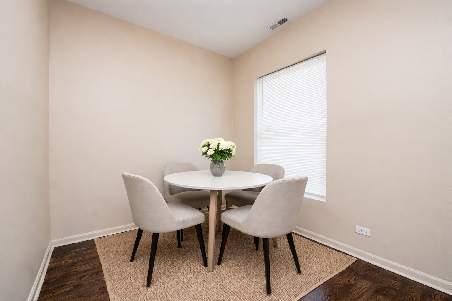 1306 S Central Park Avenue Property Photo 8