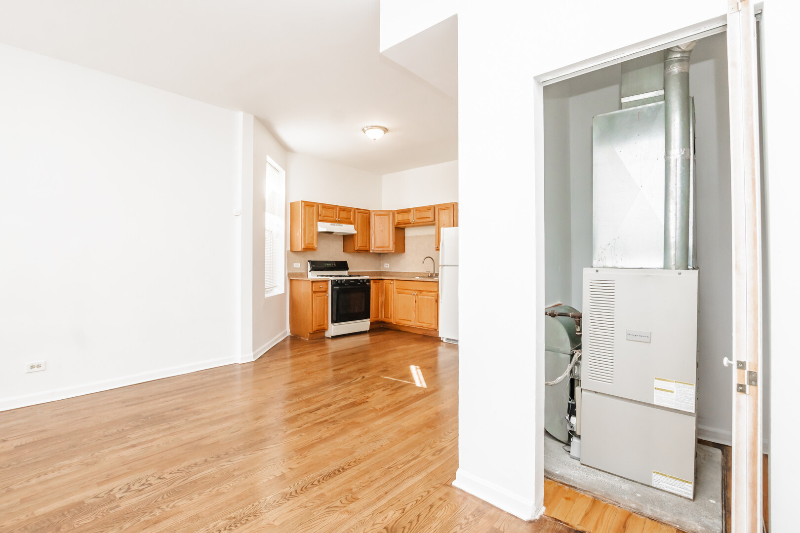 1306 S Central Park Avenue Property Photo 12