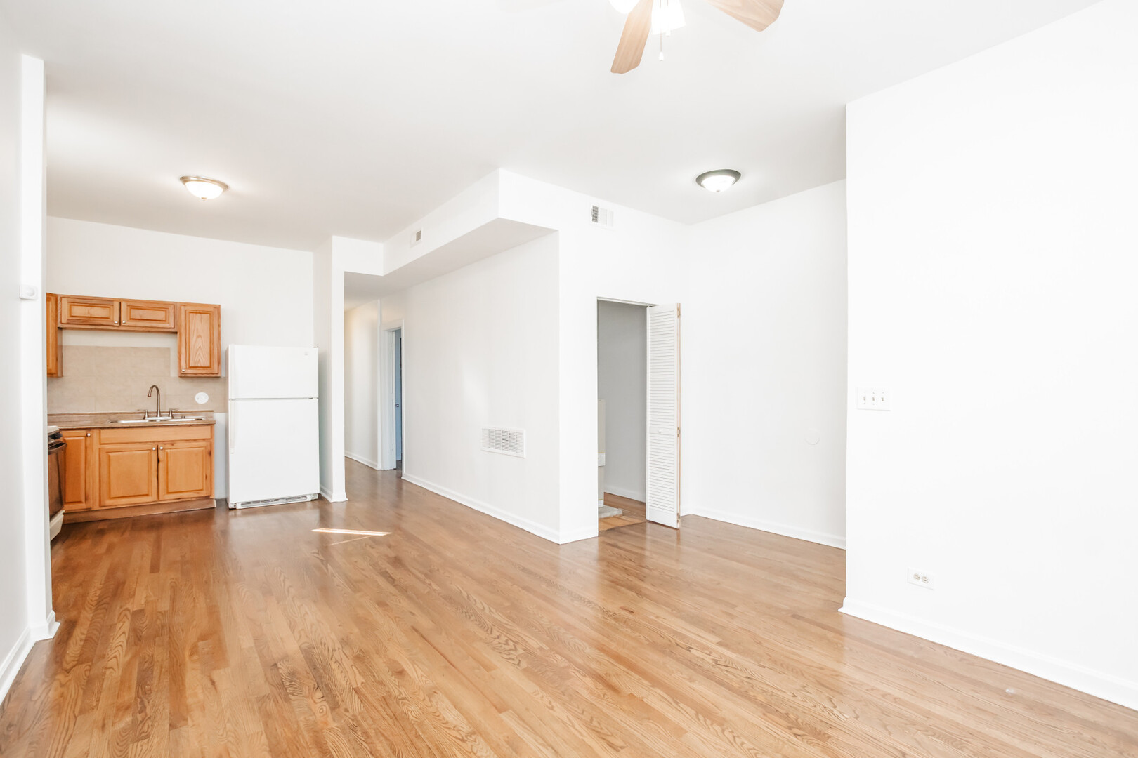 1306 S Central Park Avenue Property Photo 13