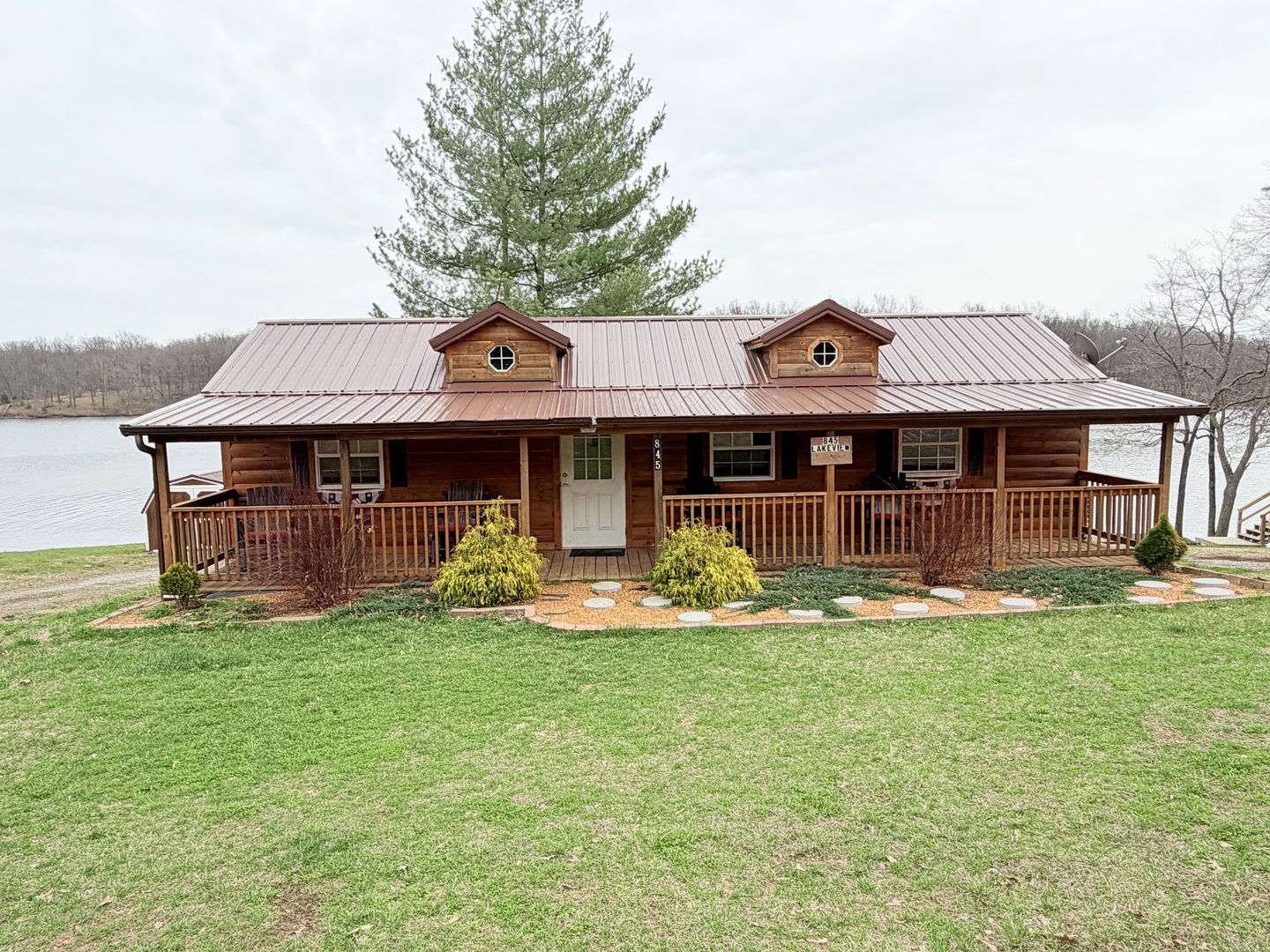 845 Lakeview Road Property Photo 1