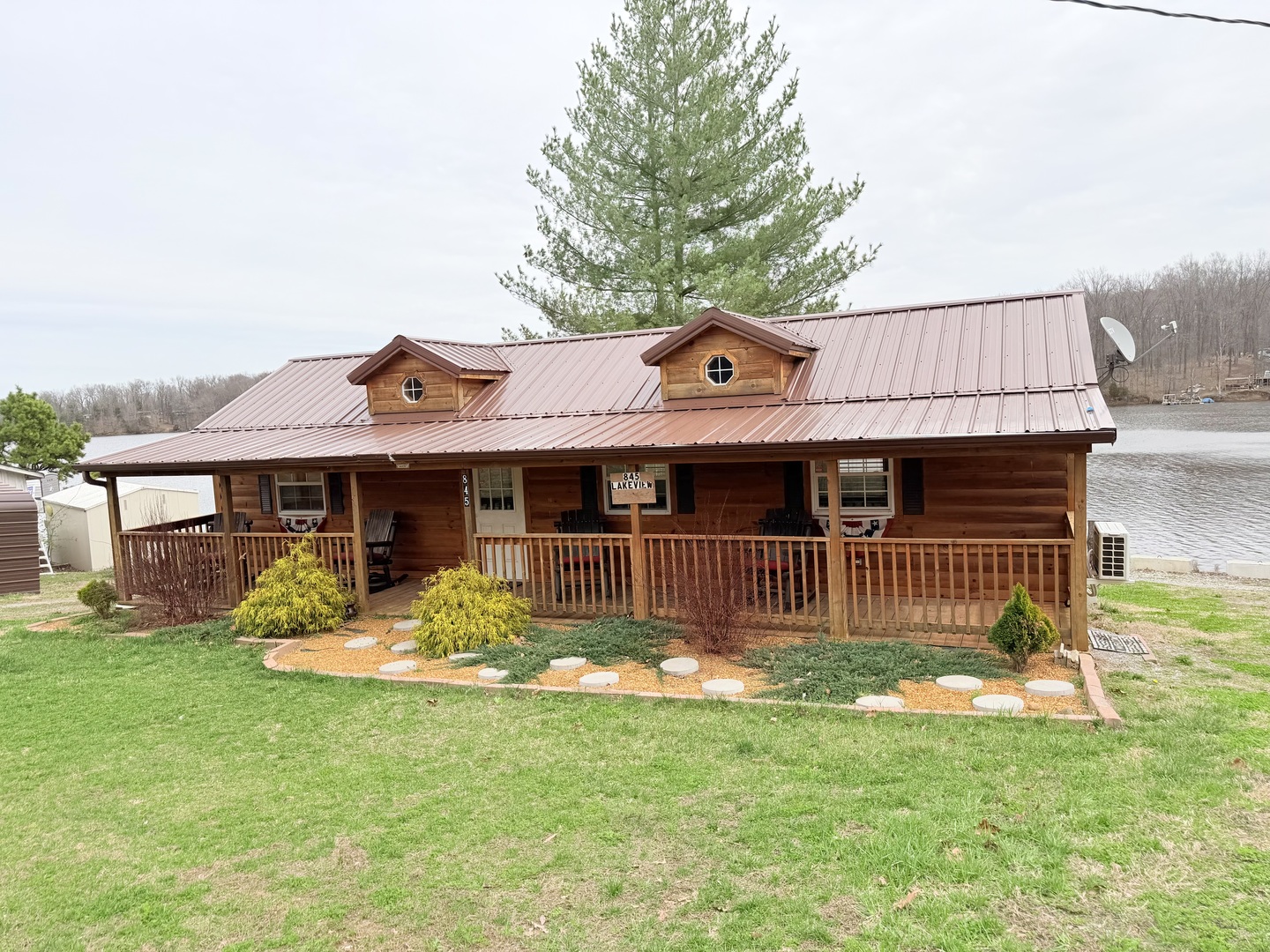 845 Lakeview Road Property Photo 2