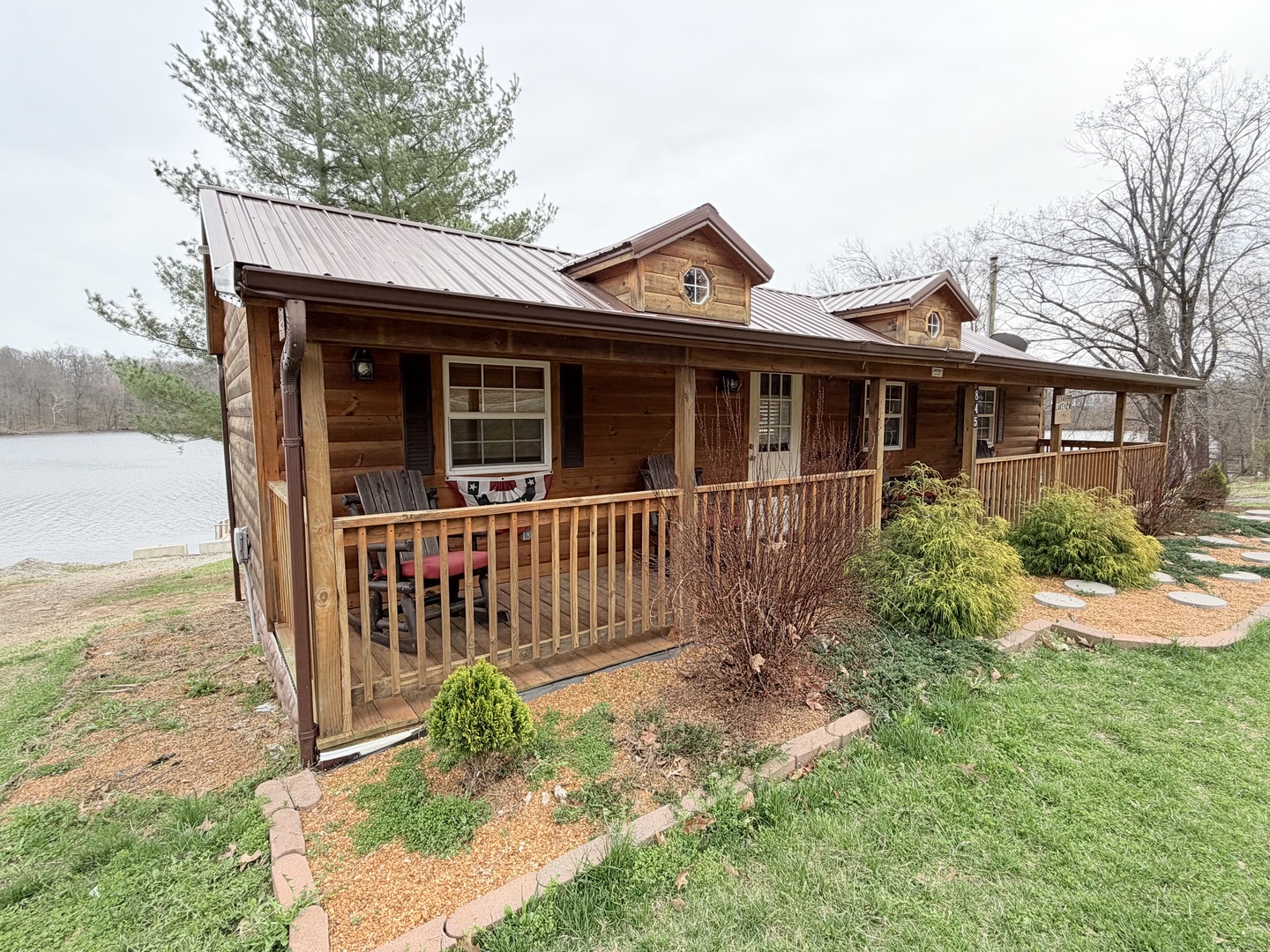 845 Lakeview Road Property Photo 3